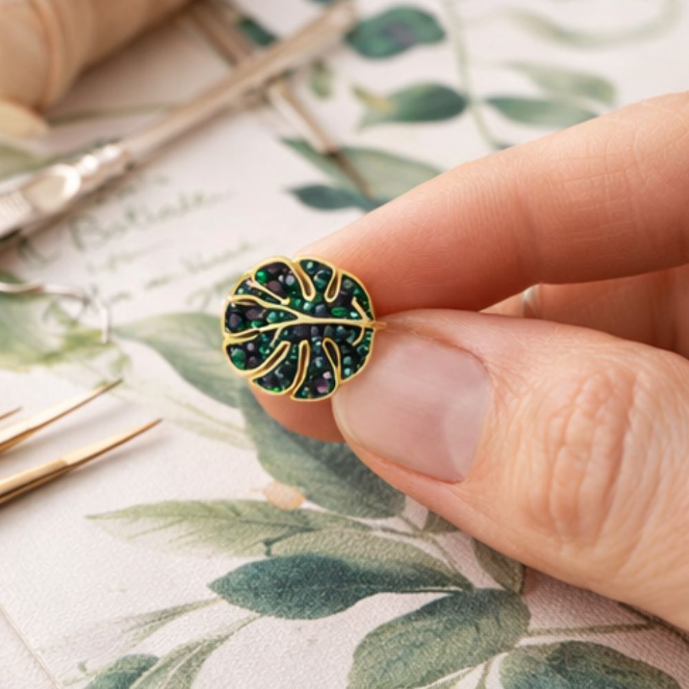 Palm Leaf Diamante Shank Button – 25mm - Image 8